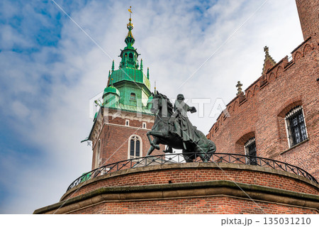 Tadeusz Kosciuszko Monument at entrance to Wawel Castle, Cracow, Poland. Tadeusz Kosciuszko Monument at entrance to Wawel Castle, Cracow, Poland. 135031210
