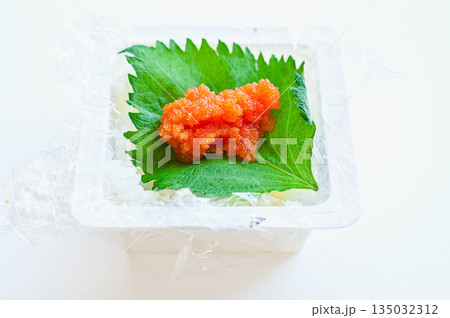 豆腐パックを再利用した四角いおにぎり作り 豆腐パックを再利用した四角いおにぎり作り 135032312
