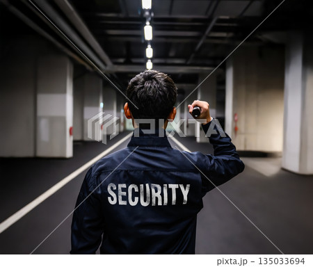 地下駐車場巡回 135033694