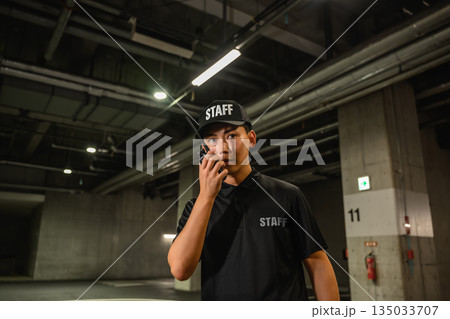 警備員 無線連絡 警備員 無線連絡 135033707