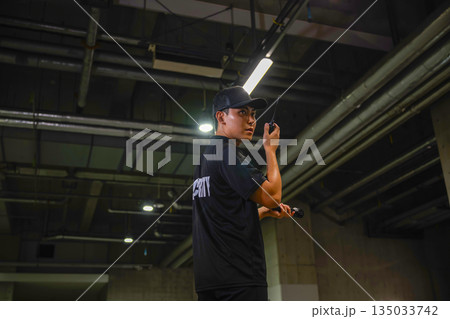 夜間警備員トランシーバー 135033742