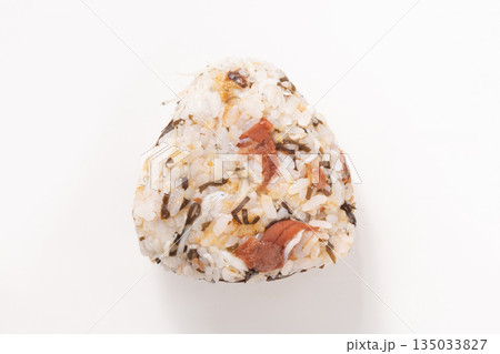 おにぎり（梅干し　塩昆布　鰹節） 135033827