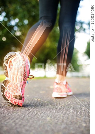 Jogger experiencing ankle pain Jogger experiencing ankle pain 135034590