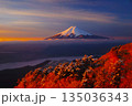 三ツ峠から見る雪の富士山 135036343