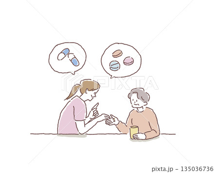 高齢者女性の服薬介助をする介護士の女性(看護師) 高齢者女性の服薬介助をする介護士の女性(看護師) 135036736