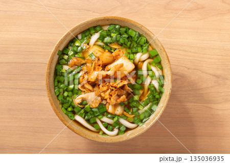 豚ニラキムチ うどん 豚ニラキムチ うどん 135036935