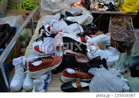 中国大連の朝市 135038367