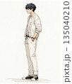 カジュアルな服装の若い男性 カジュアルな服装の若い男性 135040210