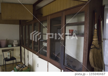 昭和レトロの食器棚 135040487