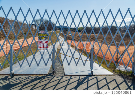 川の護岸工事 工事車両進入口 川の護岸工事 工事車両進入口 135040861