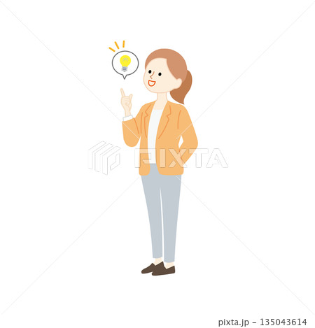 アイデアがひらめくスーツの女性　電球の吹き出しのビジネスイメージイラスト 135043614