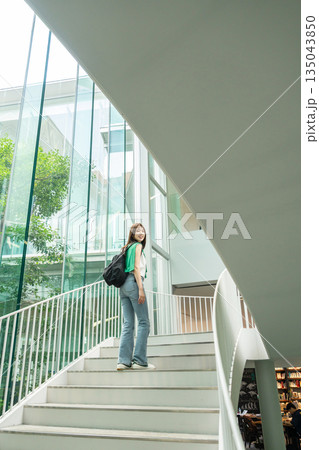 女子大生　キャンパスライフ　大学 135043850