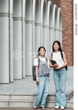 大学生　通学　キャンパスライフ 135043858