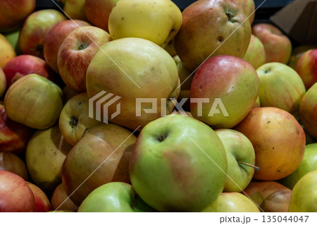 Fresh Mixed Apples in a Basket - Red, Green, and Yellow Variety for Healthy Snack Fresh Mixed Apples in a Basket - Red, Green, and Yellow Variety for Healthy Snack 135044047