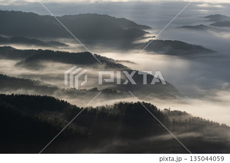 山並みの絶景と雲海 135044059