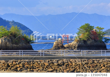 船霊社(江田島)越しの広島市街 135047048