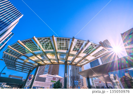 日本の川崎都市景観 武蔵小杉駅前のタワーマンション群などを望む。新時代へ＝令和8年1月6日 135050976