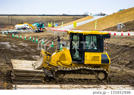 埼玉県さいたま市　荒川調整池工事　重機ブルドーザー 135052996