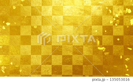 市松模様の金箔背景 舞う金粉と和柄の高級感素材 135053016