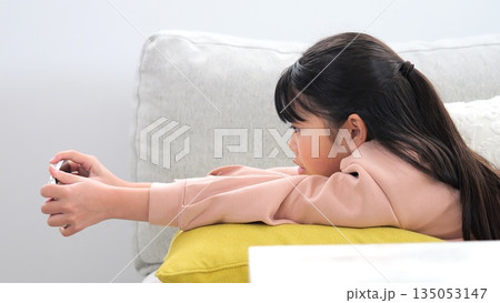 スマホ 小学生 ゲーム 勉強 イメージ 135053147