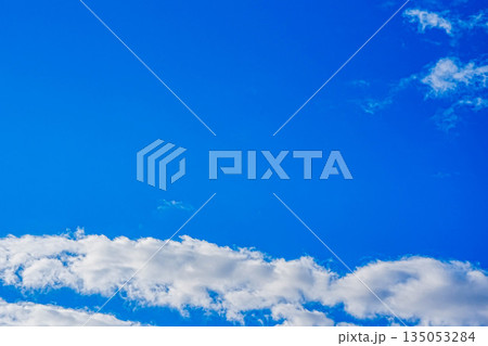 青空に浮かぶ雲 青空に浮かぶ雲 135053284