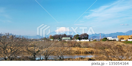 湘南銀河大橋近くから見た富士山（冬、十二月） 135054164