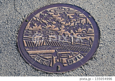 京都府宇治市のマンホールの蓋 京都府宇治市のマンホールの蓋 135054996