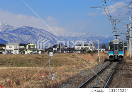 美しい北アルプスの山々に見守られながらのんびりと走る大糸線E127系電車_2025/12/7撮影 美しい北アルプスの山々に見守られながらのんびりと走る大糸線E127系電車_2025/12/7撮影 135055294