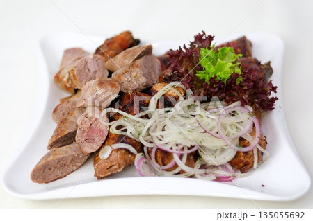 Steak salad with grilled vegetables 135055692
