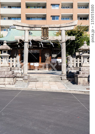 王城を守る四神のひとつ玄武の名を冠する　玄武神社（京都の北方を鎮護）鳥居　やすらい祭発祥の地 135055880