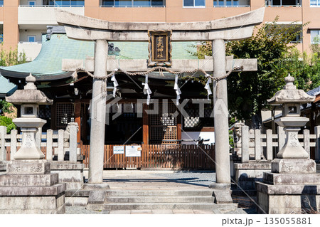 王城を守る四神のひとつ玄武の名を冠する　玄武神社（京都の北方を鎮護）鳥居　やすらい祭発祥の地 135055881
