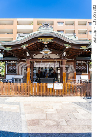 王城を守る四神のひとつ玄武の名を冠する　玄武神社（京都の北方を鎮護）拝殿　やすらい祭発祥の地 135055882