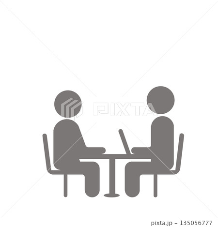 テーブルを挟んで話し合う二人のシンプルアイコン(グレー) 135056777