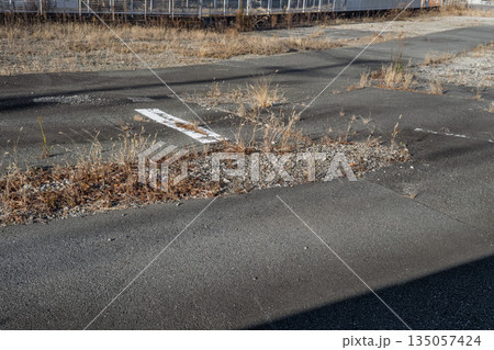 閉鎖したコインパーキングの跡地 閉鎖したコインパーキングの跡地 135057424