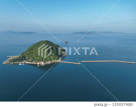 愛媛県松山市 早朝の鹿島の風景 愛媛県松山市 早朝の鹿島の風景 135057480