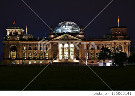 Front view of Reichstag building at night in Berlin, Germany Front view of Reichstag building at night in Berlin, Germany 135063141