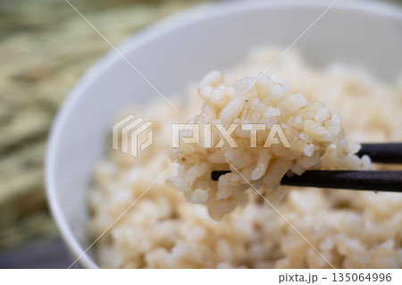 玄米ご飯 稲穂 玄米ご飯 稲穂 135064996