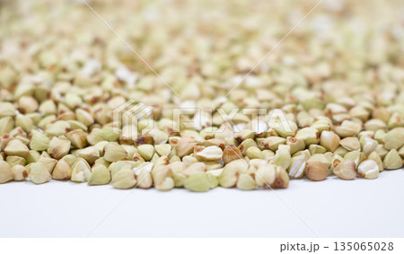 蕎麦の実 135065028