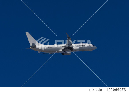 飛行機 飛行機 135066078