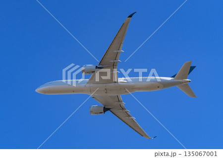 飛行機 135067001