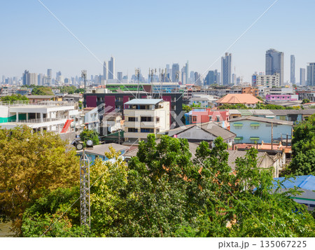 展望台から見るタイのバンコクの街並み 135067225