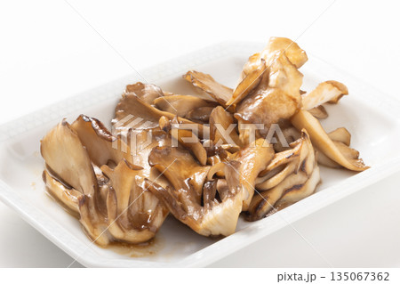 舞茸 バター醤油炒め 舞茸 バター醤油炒め 135067362