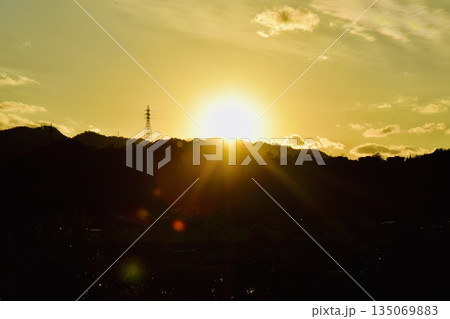 小雪降る夕暮れ 小雪降る夕暮れ 135069883