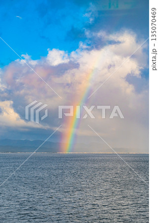 北海道 函館と青森を結ぶ津軽海峡の秋の海上風景と紅葉 北海道 函館と青森を結ぶ津軽海峡の秋の海上風景と紅葉 135070469