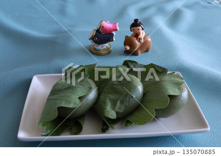 柏餅とこどもの日イメージの小物 柏餅とこどもの日イメージの小物 135070885