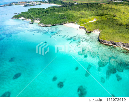 宮古島の砂山ビーチの空撮 宮古島の砂山ビーチの空撮 135072619