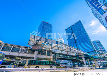 日本の東京都市景観元旦。フクラスデッキの上を鉄骨が覆い被さる。驚きの新風景。新時代へ、希望の光=渋谷 日本の東京都市景観元旦。フクラスデッキの上を鉄骨が覆い被さる。驚きの新風景。新時代へ、希望の光=渋谷 135072700