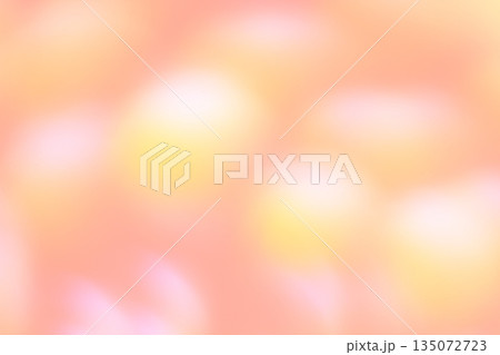 うす赤色・オレンジ色　ふんわりな玉ボケ・丸ボケ背景　 135072723
