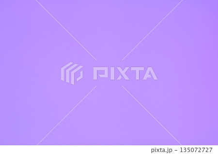 紫色系　シンプルな背景　テクスチャ 135072727