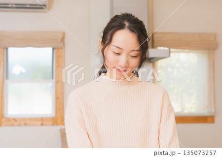 親孝行をする嫁入り前の娘 親孝行をする嫁入り前の娘 135073257